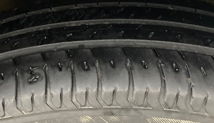 2015 Maruti Swift VXI, Petrol, Manual, 71,494 km, Right Front Tyre Tread