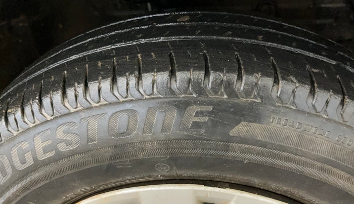 2015 Maruti Swift Dzire VXI, Petrol, Manual, 67,837 km, Right Front Tyre Tread