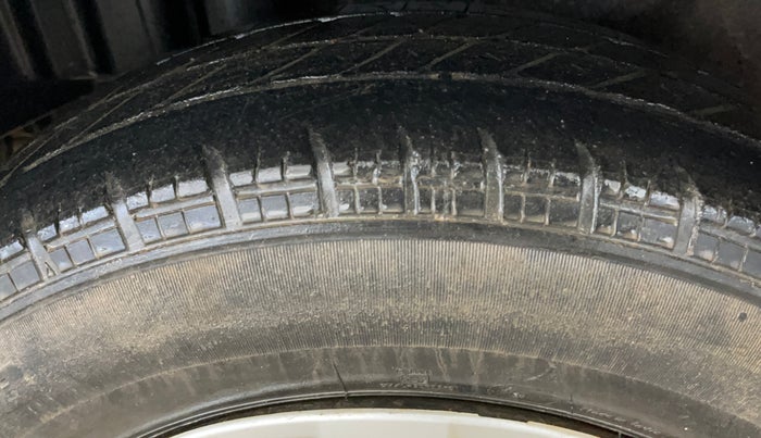 2015 Maruti Swift Dzire VXI, Petrol, Manual, 67,837 km, Right Rear Tyre Tread