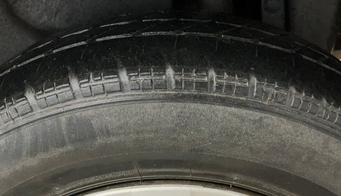 2015 Maruti Swift Dzire VXI, Petrol, Manual, 67,837 km, Left Rear Tyre Tread