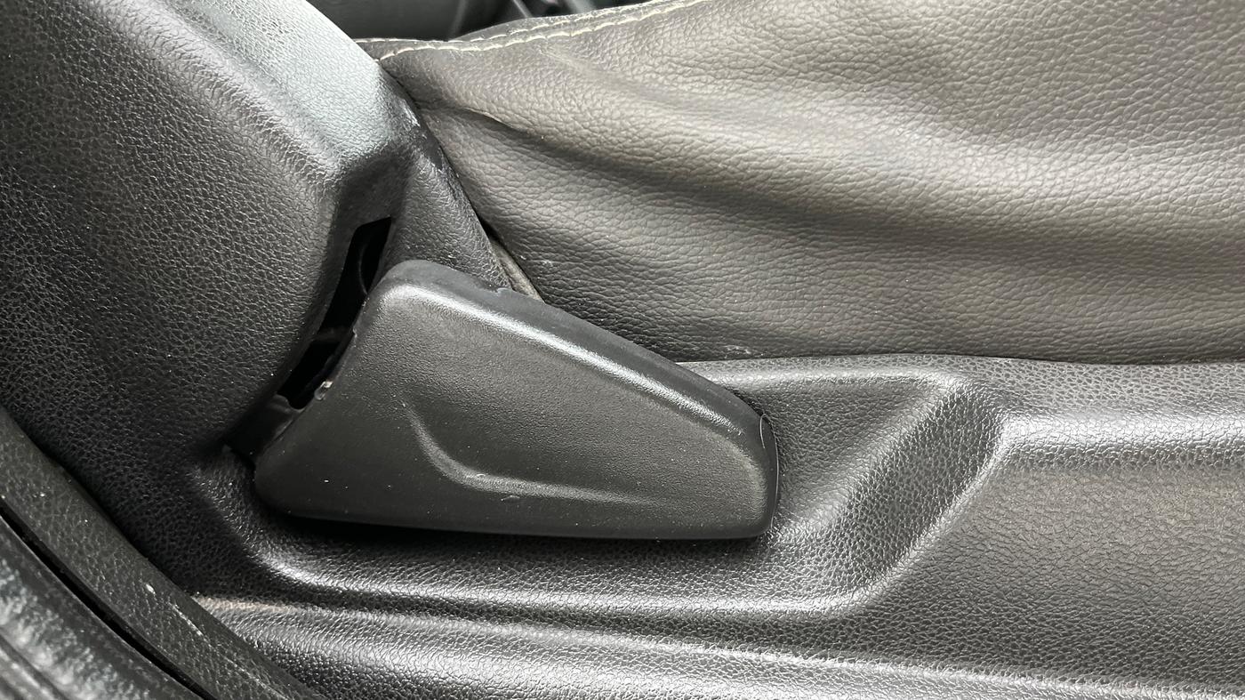 2017 Renault Kwid RXL 1.0 AMT, Petrol, Automatic, 55,328 km, Driver Side Adjustment Panel