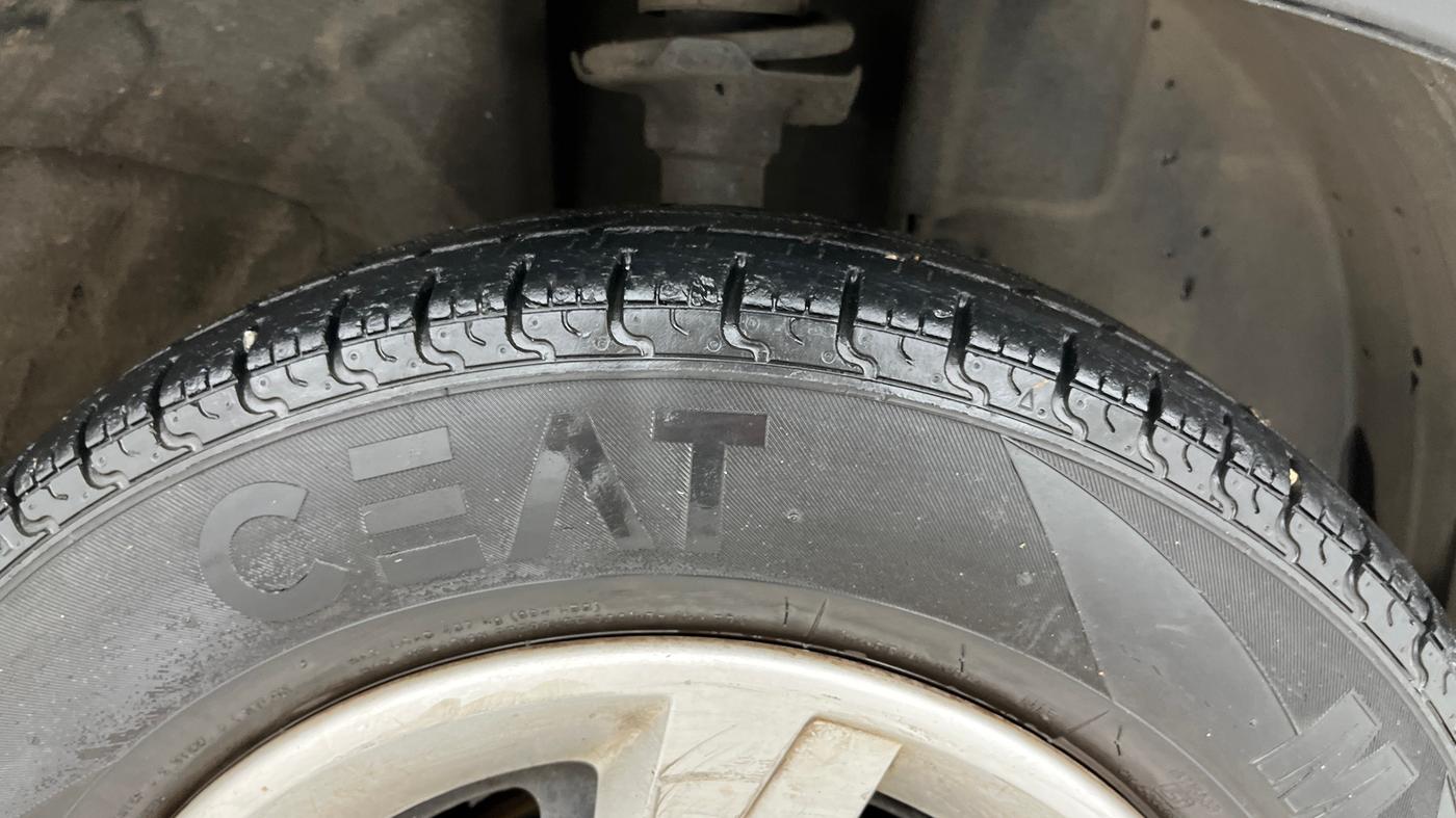 2017 Renault Kwid RXL 1.0 AMT, Petrol, Automatic, 55,328 km, Right Front Tyre Tread
