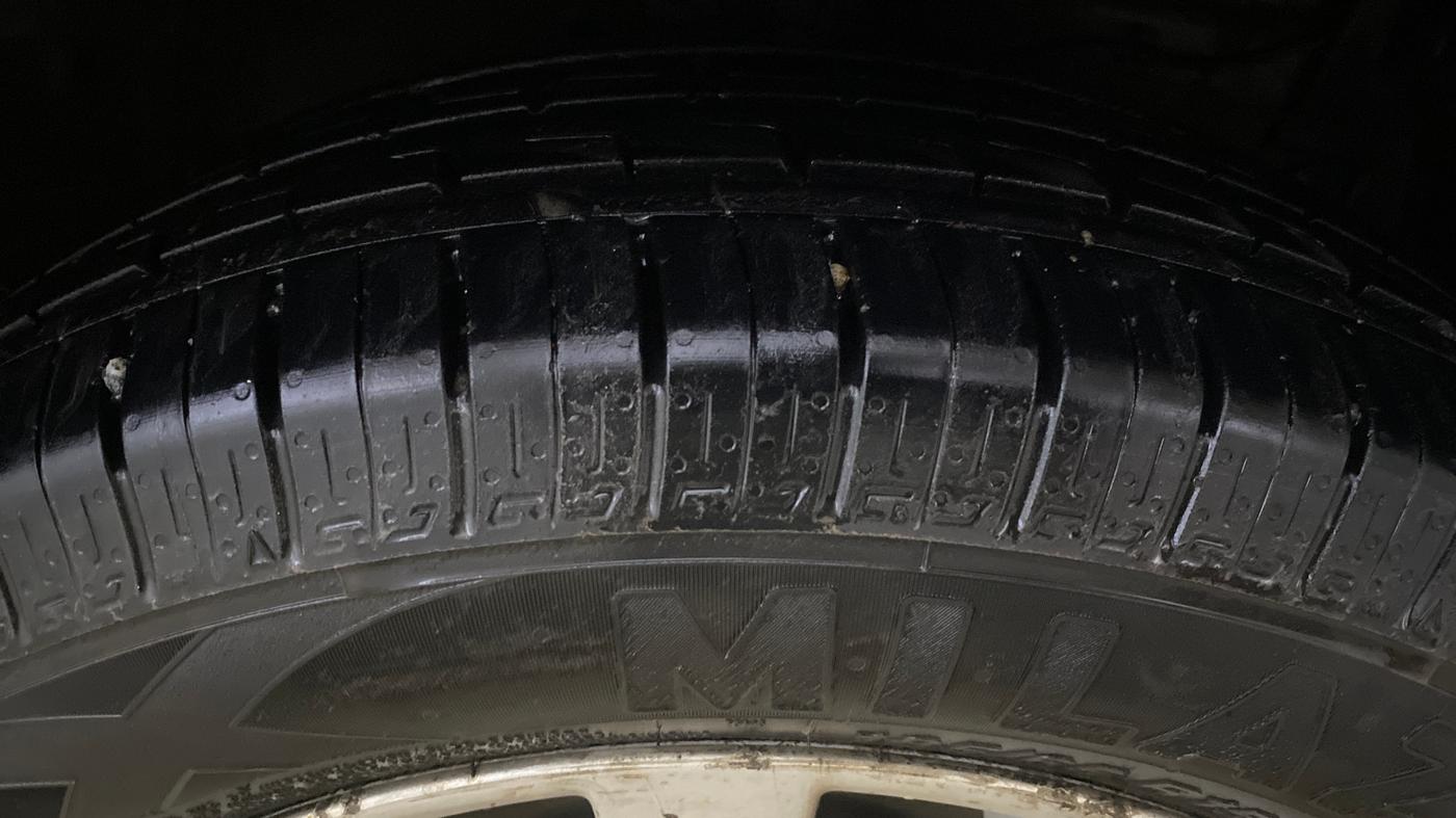 2014 Maruti Ertiga ZDI, Diesel, Manual, 66,201 km, Right Front Tyre Tread