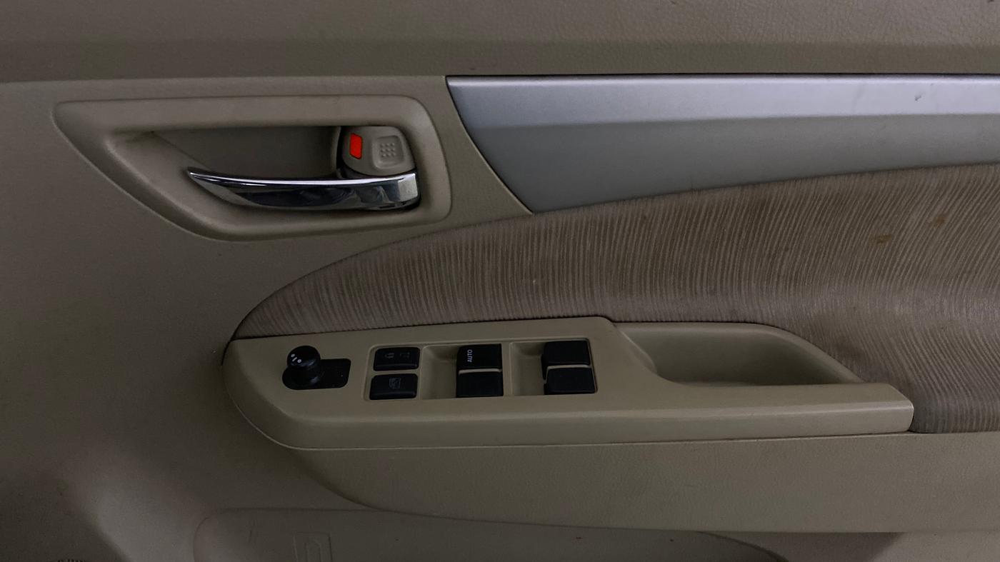2014 Maruti Ertiga ZDI, Diesel, Manual, 66,201 km, Driver Side Door Panels Control