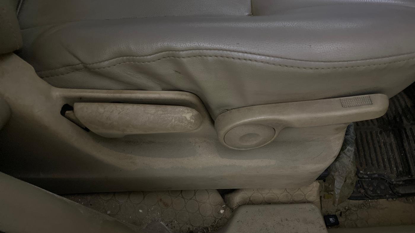 2014 Maruti Ertiga ZDI, Diesel, Manual, 66,201 km, Driver Side Adjustment Panel