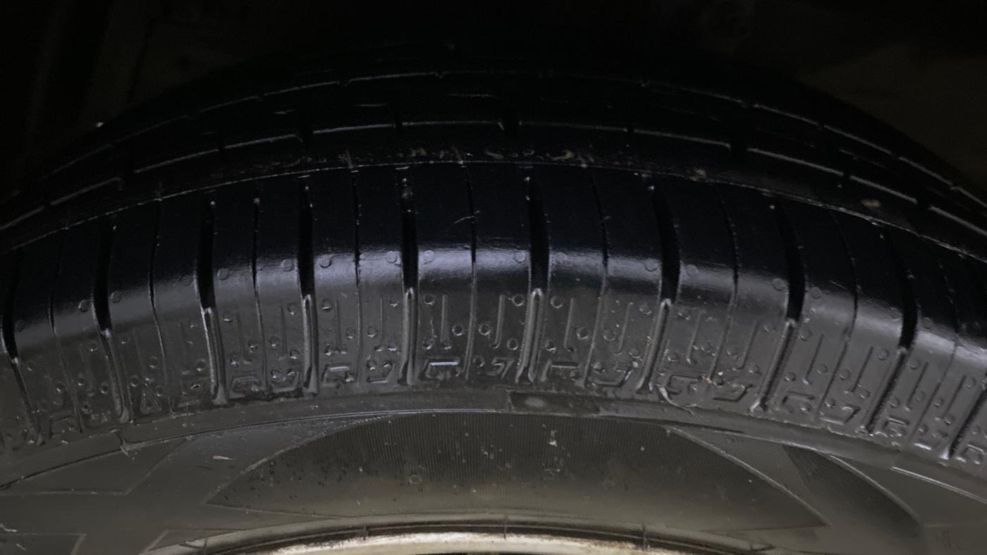 2014 Maruti Ertiga ZDI, Diesel, Manual, 66,201 km, Left Front Tyre Tread