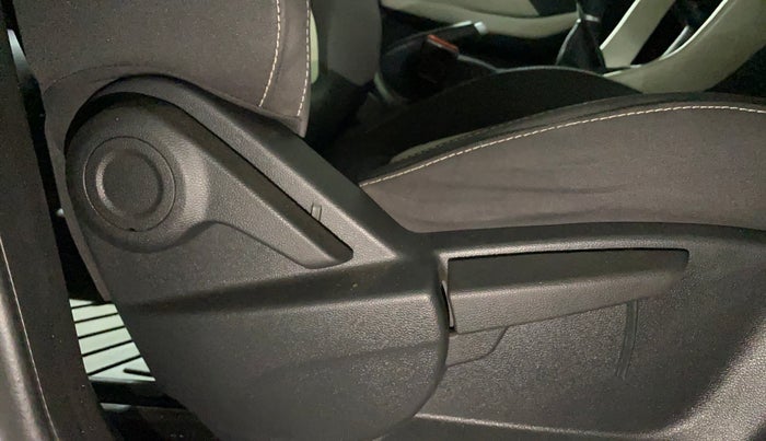 2022 MG ASTOR SUPER EX 1.5 MT, Petrol, Manual, 44,245 km, Driver Side Adjustment Panel