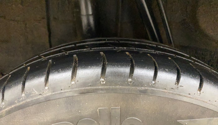 2020 Renault Kwid RXT 1.0 (O), Petrol, Manual, 11,219 km, Right Rear Tyre Tread