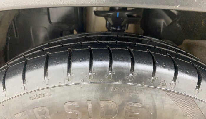 2020 Renault Kwid RXT 1.0 (O), Petrol, Manual, 11,219 km, Left Front Tyre Tread