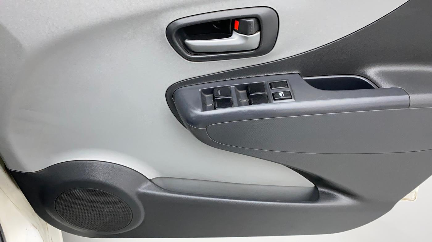 2010 Maruti A Star VXI, Petrol, Manual, 29,141 km, Driver Side Door Panels Control