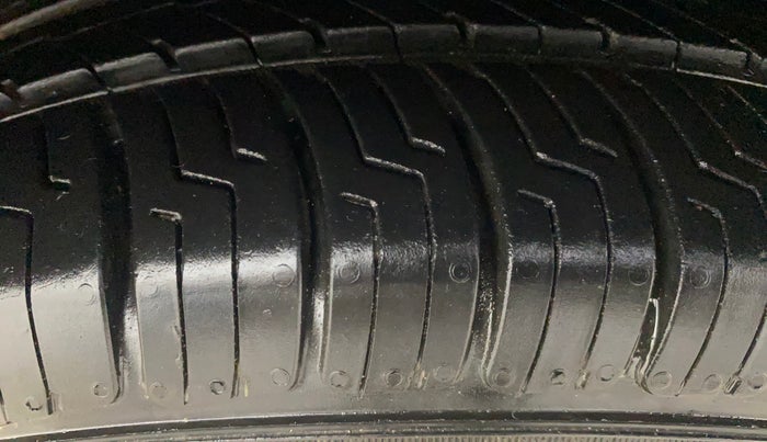 2016 Volkswagen Ameo HIGHLINE1.2L, Petrol, Manual, 56,702 km, Right Front Tyre Tread