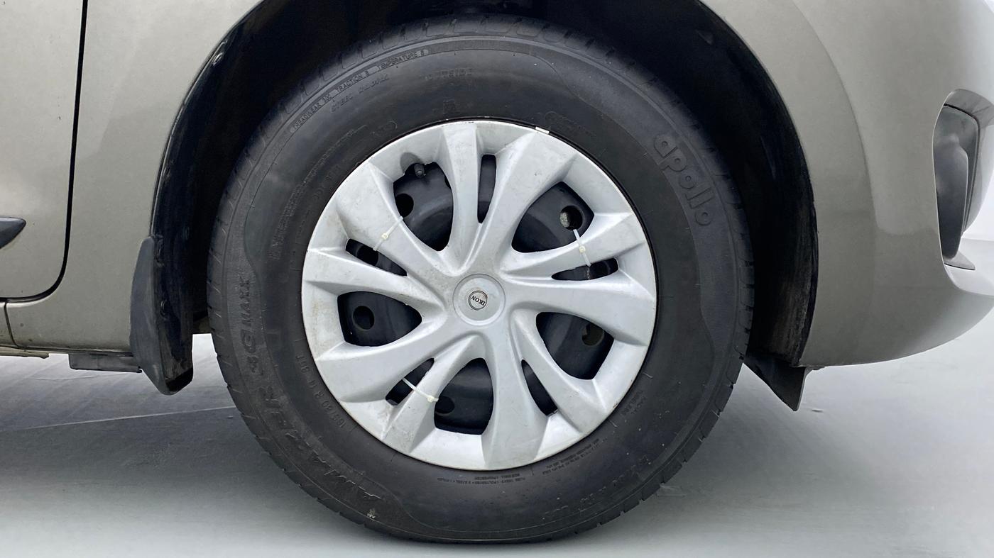2018 Maruti Swift VXI D, Petrol, Manual, 16,304 km, Right Front Wheel