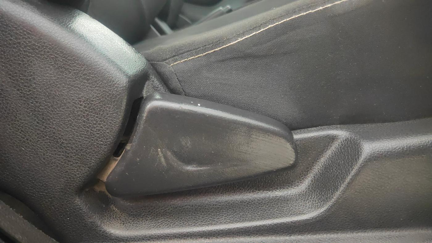 2017 Renault Kwid RXT 1.0, Petrol, Manual, 53,083 km, Driver Side Adjustment Panel