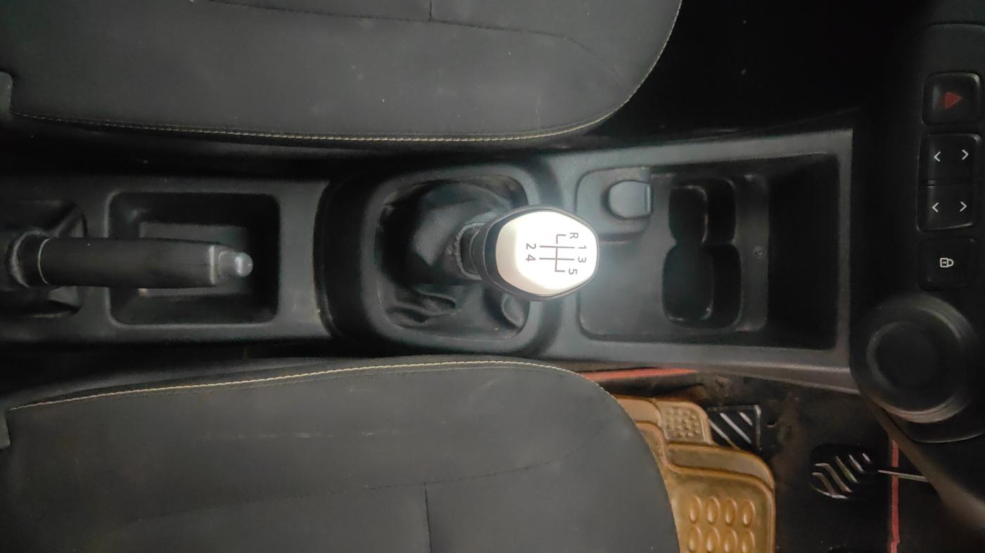 2017 Renault Kwid RXT 1.0, Petrol, Manual, 53,083 km, Gear Lever