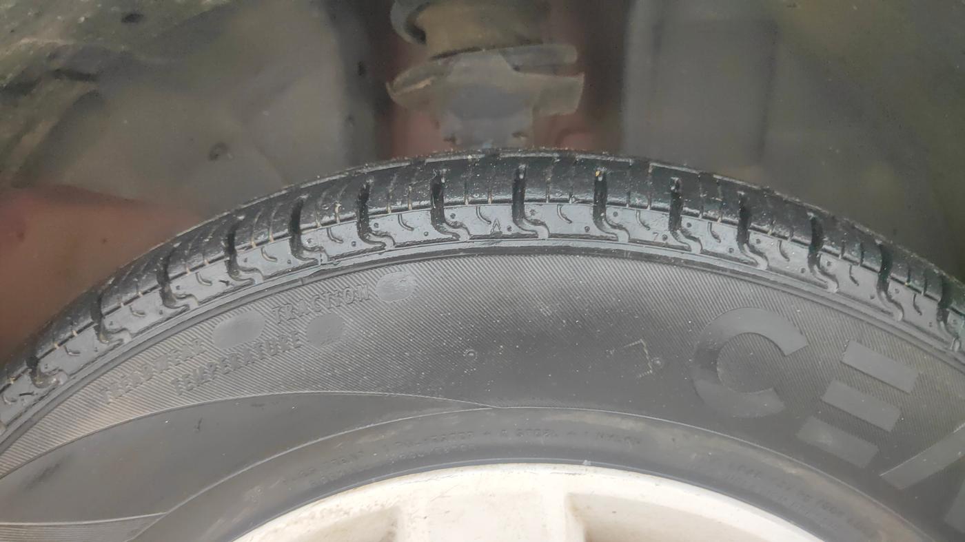 2017 Renault Kwid RXT 1.0, Petrol, Manual, 53,083 km, Right Front Tyre Tread