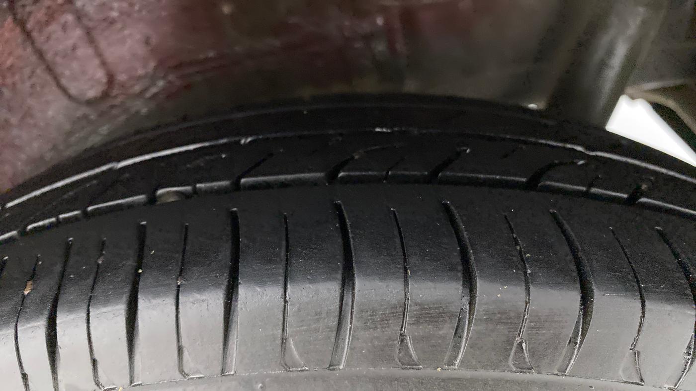 2011 Maruti Wagon R 1.0 LXI, CNG, Manual, 89,050 km, Left Rear Tyre Tread
