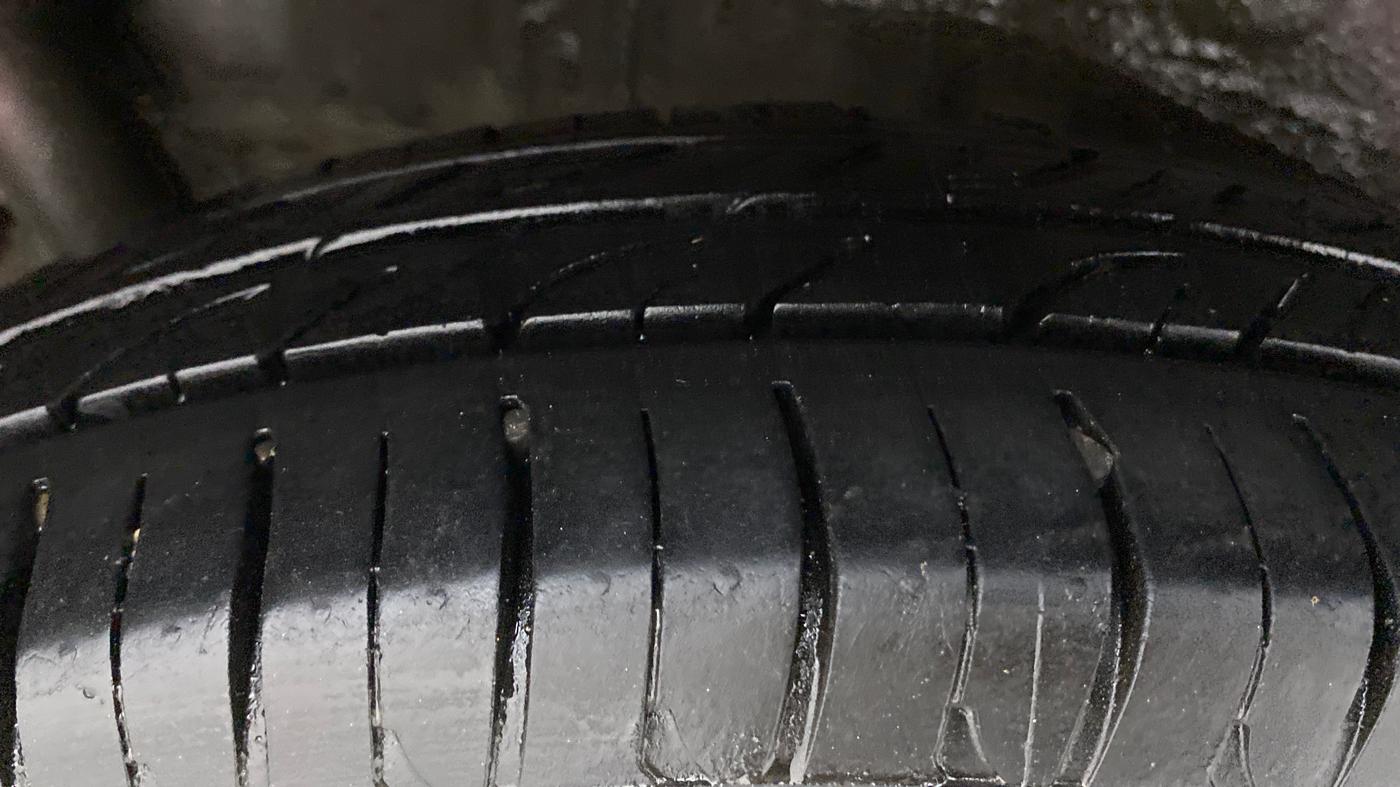 2011 Maruti Wagon R 1.0 LXI, CNG, Manual, 89,050 km, Right Rear Tyre Tread