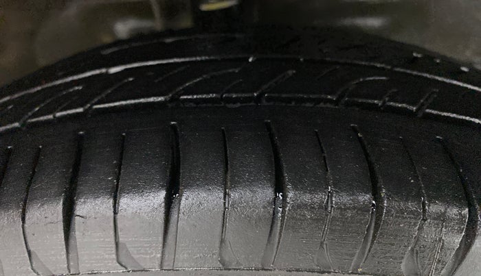 2011 Maruti Wagon R 1.0 LXI, CNG, Manual, 89,050 km, Right Front Tyre Tread