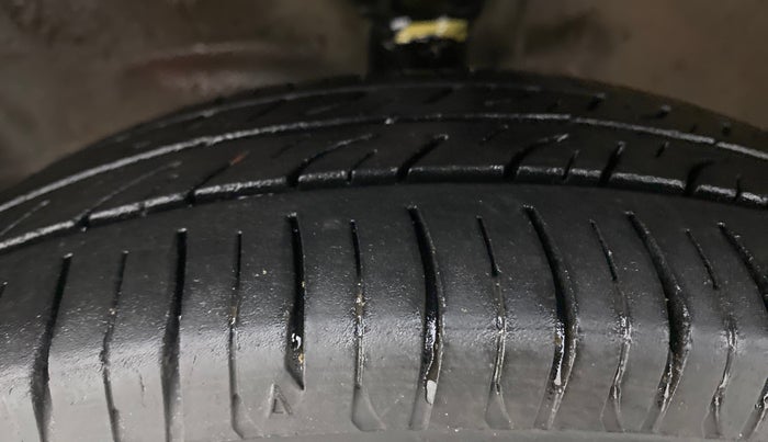 2011 Maruti Wagon R 1.0 LXI, CNG, Manual, 89,050 km, Left Front Tyre Tread