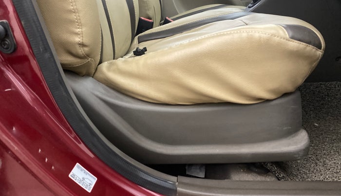 2016 Hyundai i10 SPORTZ 1.1, Petrol, Manual, 43,144 km, Driver Side Adjustment Panel