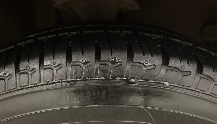 2016 Hyundai i10 SPORTZ 1.1, Petrol, Manual, 43,144 km, Right Front Tyre Tread