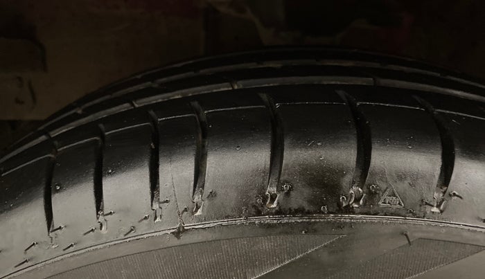 2016 Hyundai i10 SPORTZ 1.1, Petrol, Manual, 43,144 km, Left Front Tyre Tread