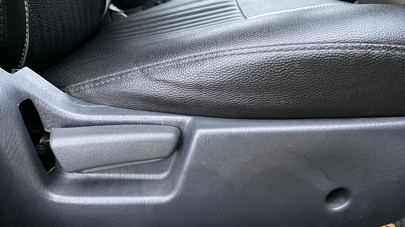 2015 Maruti Alto K10 VXI P, Petrol, Manual, 46,419 km, Driver Side Adjustment Panel