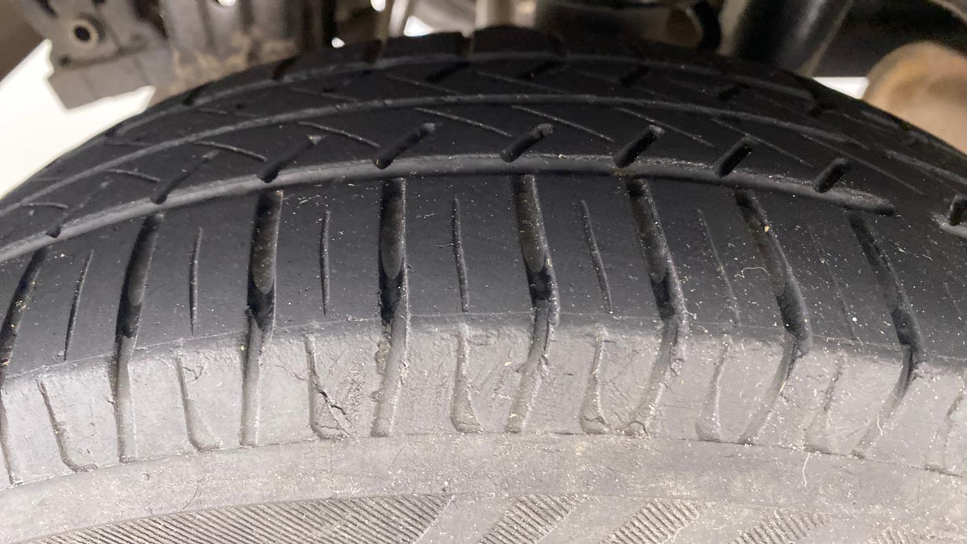 2015 Maruti Alto K10 VXI P, Petrol, Manual, 46,419 km, Right Rear Tyre Tread