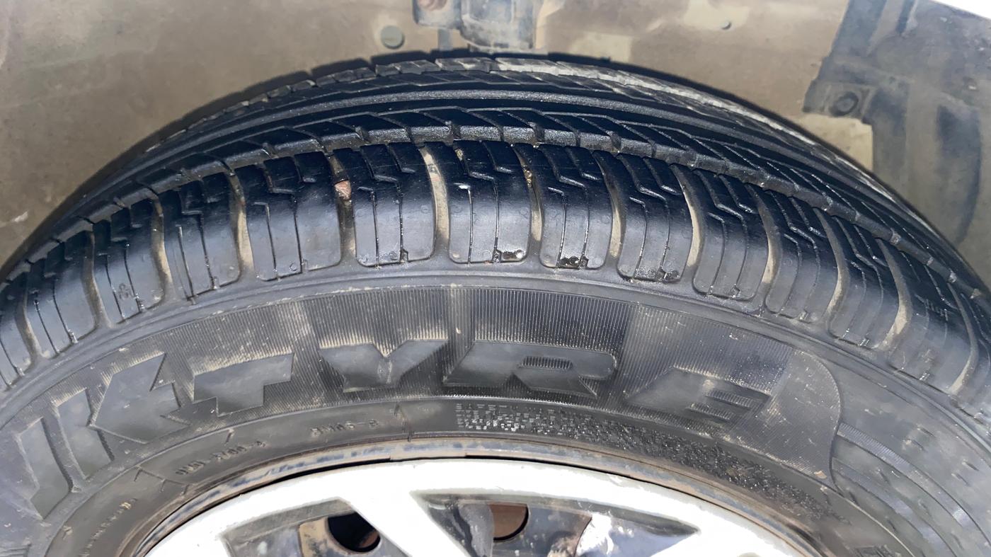 2015 Maruti Swift VXI, Petrol, Manual, 43,088 km, Right Front Tyre Tread