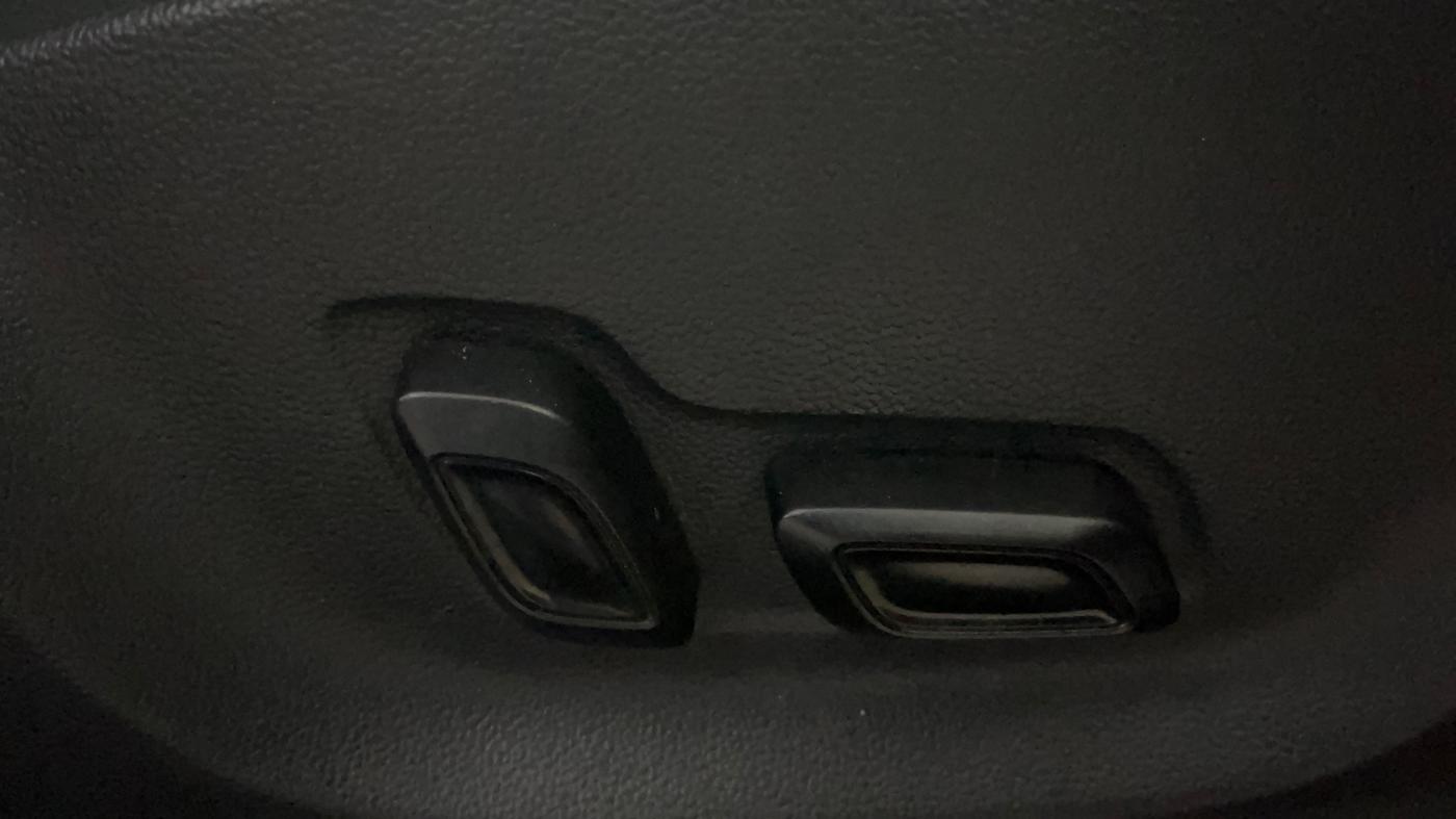2022 MG ASTOR SAVVY 1.5 CVT, Petrol, Automatic, 34,679 km, Driver Side Adjustment Panel