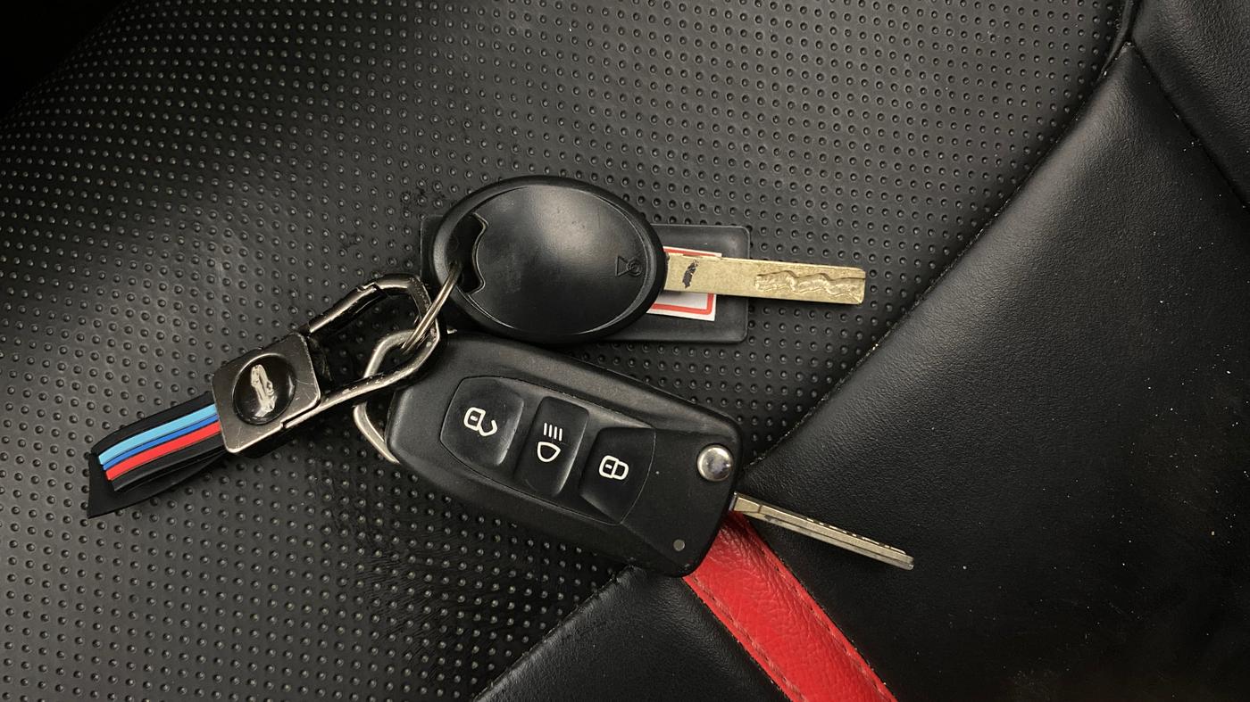 2023 Tata NEXON PURE SUNROOF 1.2 PETROL, Petrol, Manual, 39,361 km, Key Close Up