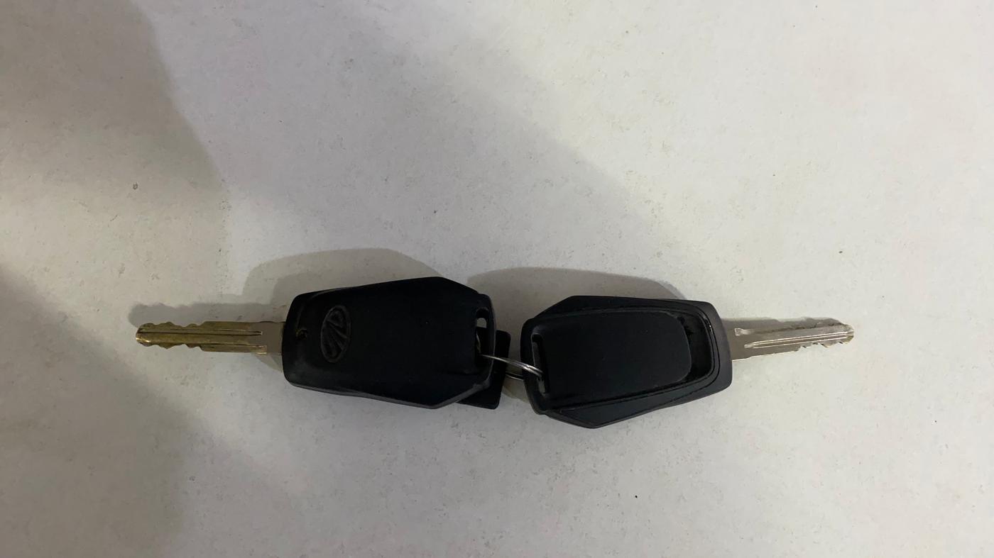 2018 Mahindra Kuv100 K2 TRIP D, Diesel, Manual, 68,537 km, Key Close Up