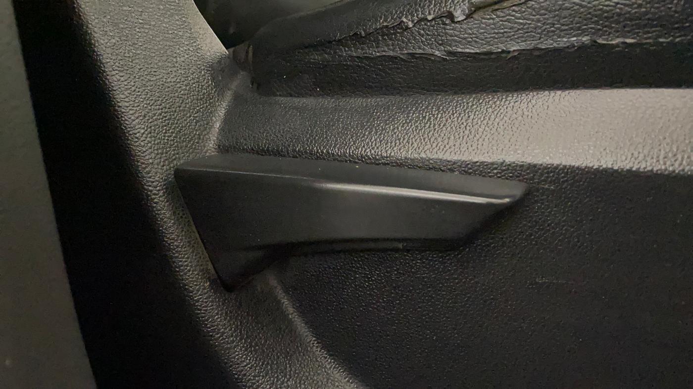 2018 Mahindra Kuv100 K2 TRIP D, Diesel, Manual, 68,537 km, Driver Side Adjustment Panel