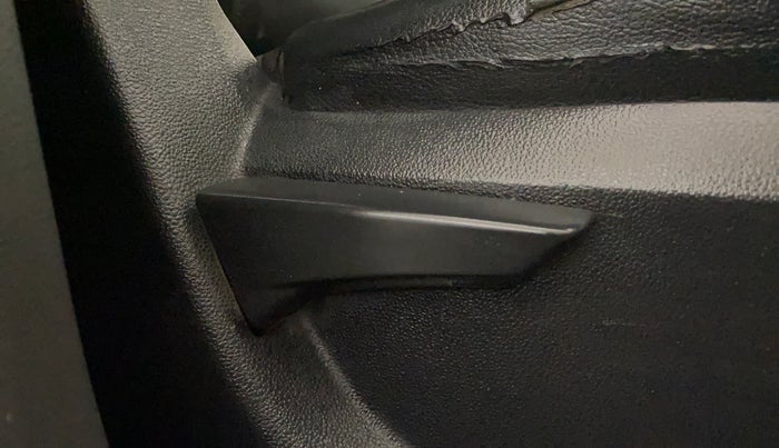 2018 Mahindra Kuv100 K2 TRIP D, Diesel, Manual, 68,537 km, Driver Side Adjustment Panel