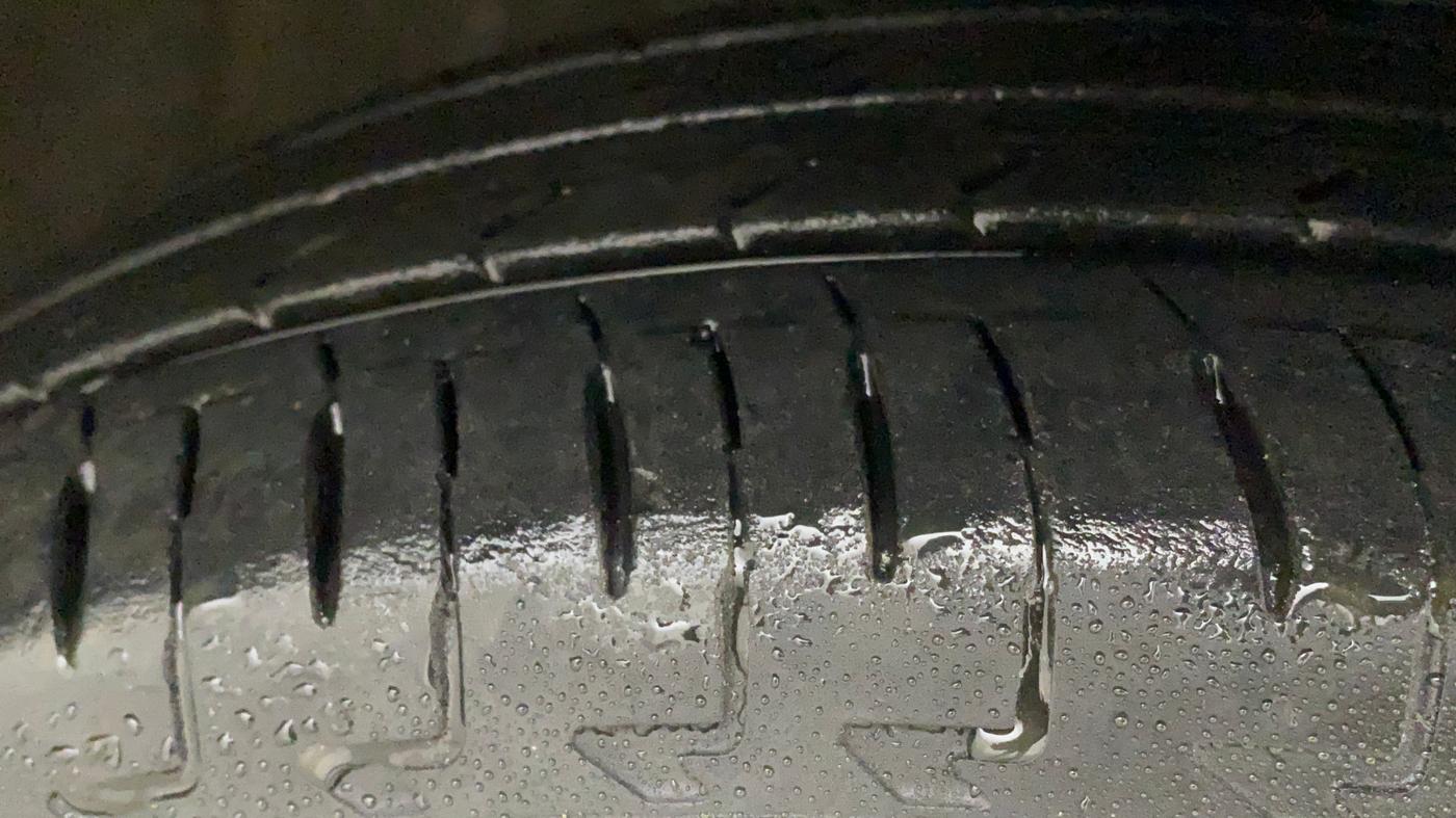 2017 Maruti IGNIS DELTA 1.2 AMT, Petrol, Automatic, 70,859 km, Right Front Tyre Tread