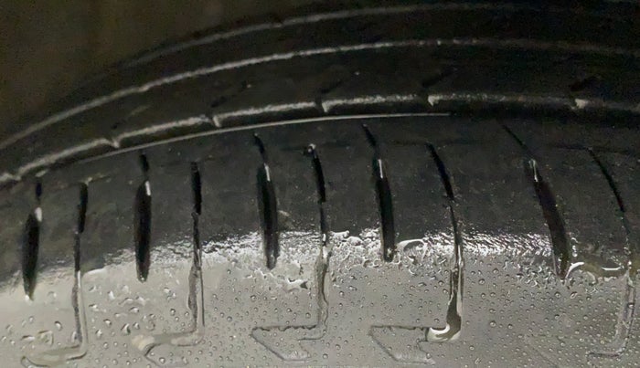 2017 Maruti IGNIS DELTA 1.2 AMT, Petrol, Automatic, 70,859 km, Right Front Tyre Tread