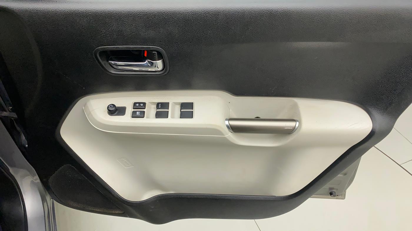 2017 Maruti IGNIS DELTA 1.2 AMT, Petrol, Automatic, 70,859 km, Driver Side Door Panels Control