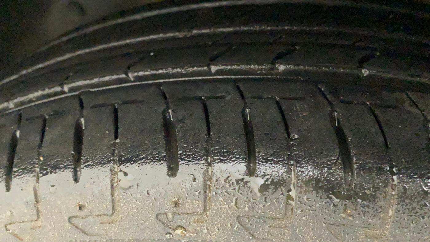 2017 Maruti IGNIS DELTA 1.2 AMT, Petrol, Automatic, 70,859 km, Left Front Tyre Tread