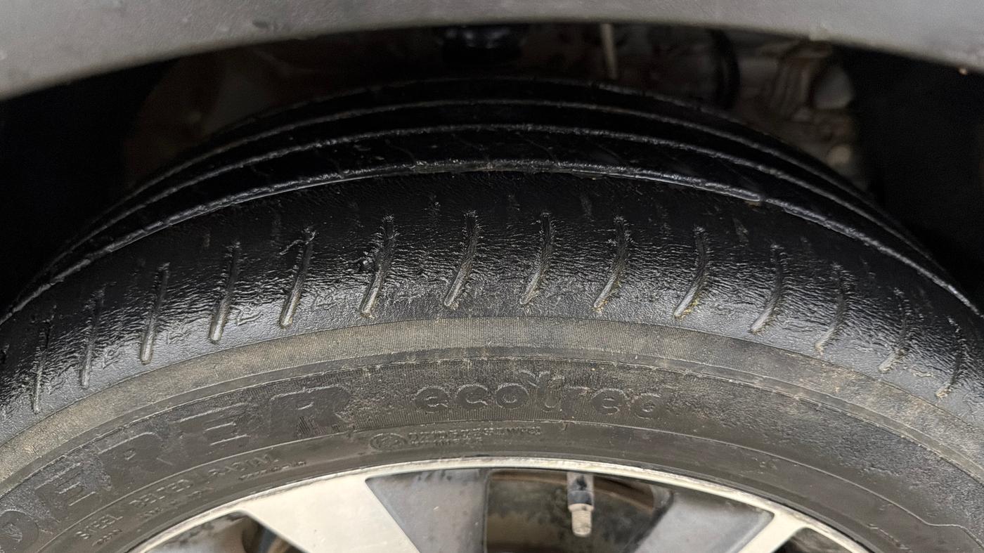 2021 Mahindra XUV300 W8 (O) 1.5 DIESEL, Diesel, Manual, 56,185 km, Right Front Tyre Tread