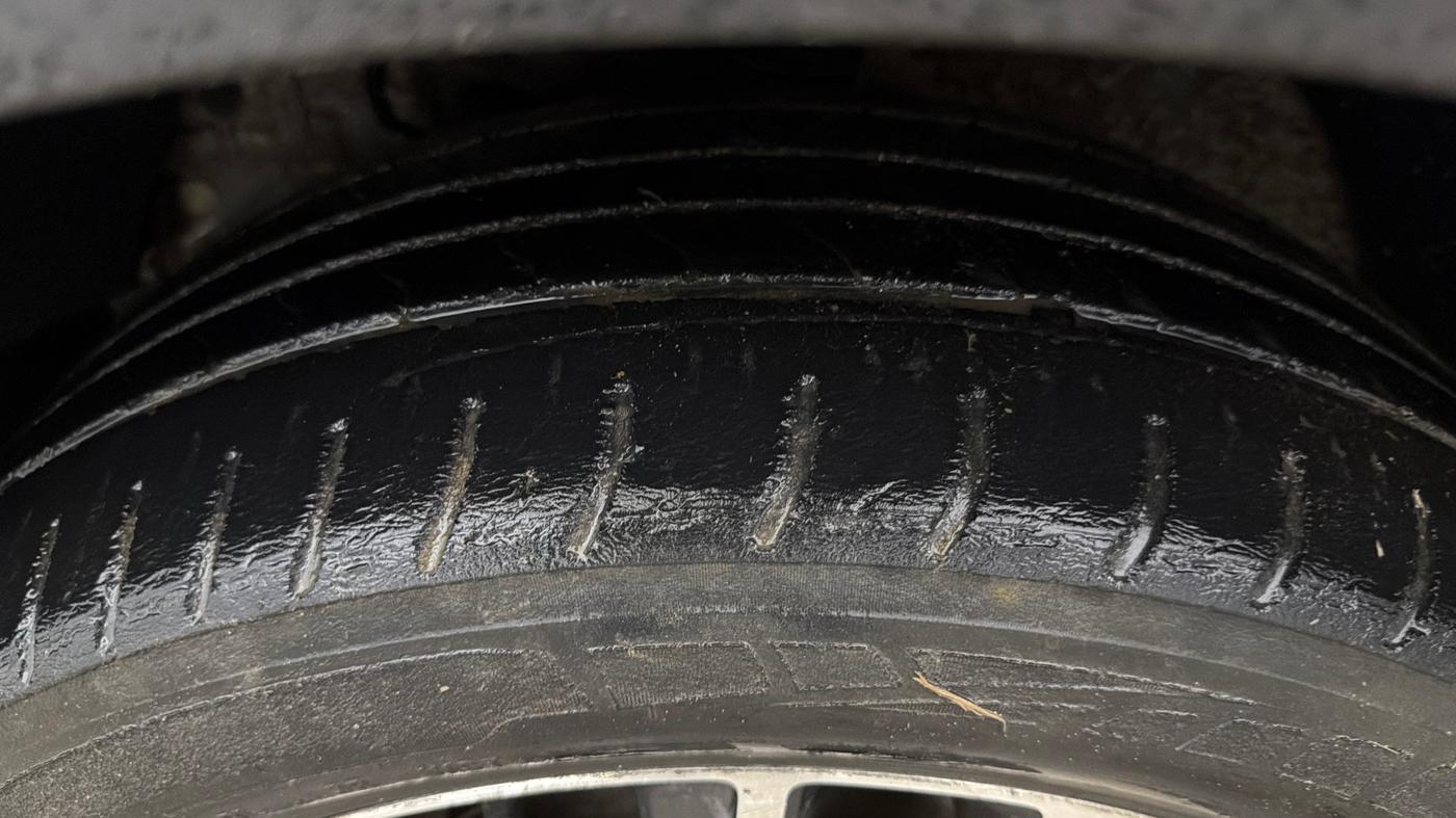 2021 Mahindra XUV300 W8 (O) 1.5 DIESEL, Diesel, Manual, 56,185 km, Left Front Tyre Tread