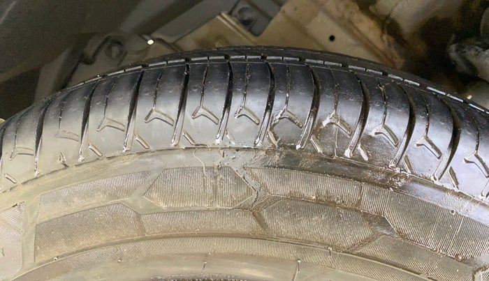 2014 Maruti Swift Dzire VXI, Petrol, Manual, 1,01,573 km, Left Front Tyre Tread