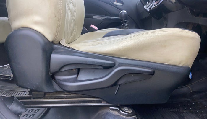 2014 Toyota Etios CROSS 1.4 VD, Diesel, Manual, 93,718 km, Driver Side Adjustment Panel