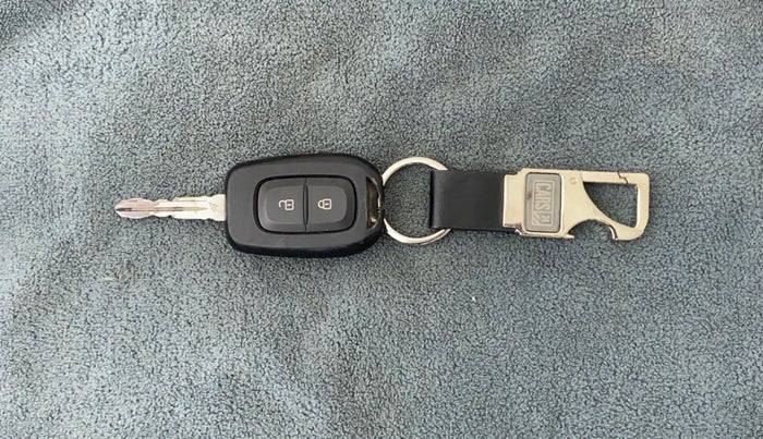 2020 Renault TRIBER RXL MT, Petrol, Manual, 35,242 km, Key Close Up