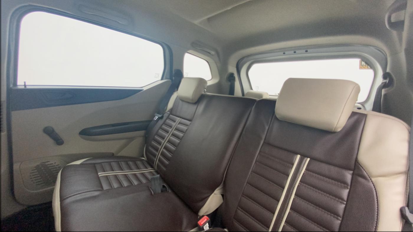 2020 Renault TRIBER RXL MT, Petrol, Manual, 35,242 km, Right Side Rear Door Cabin