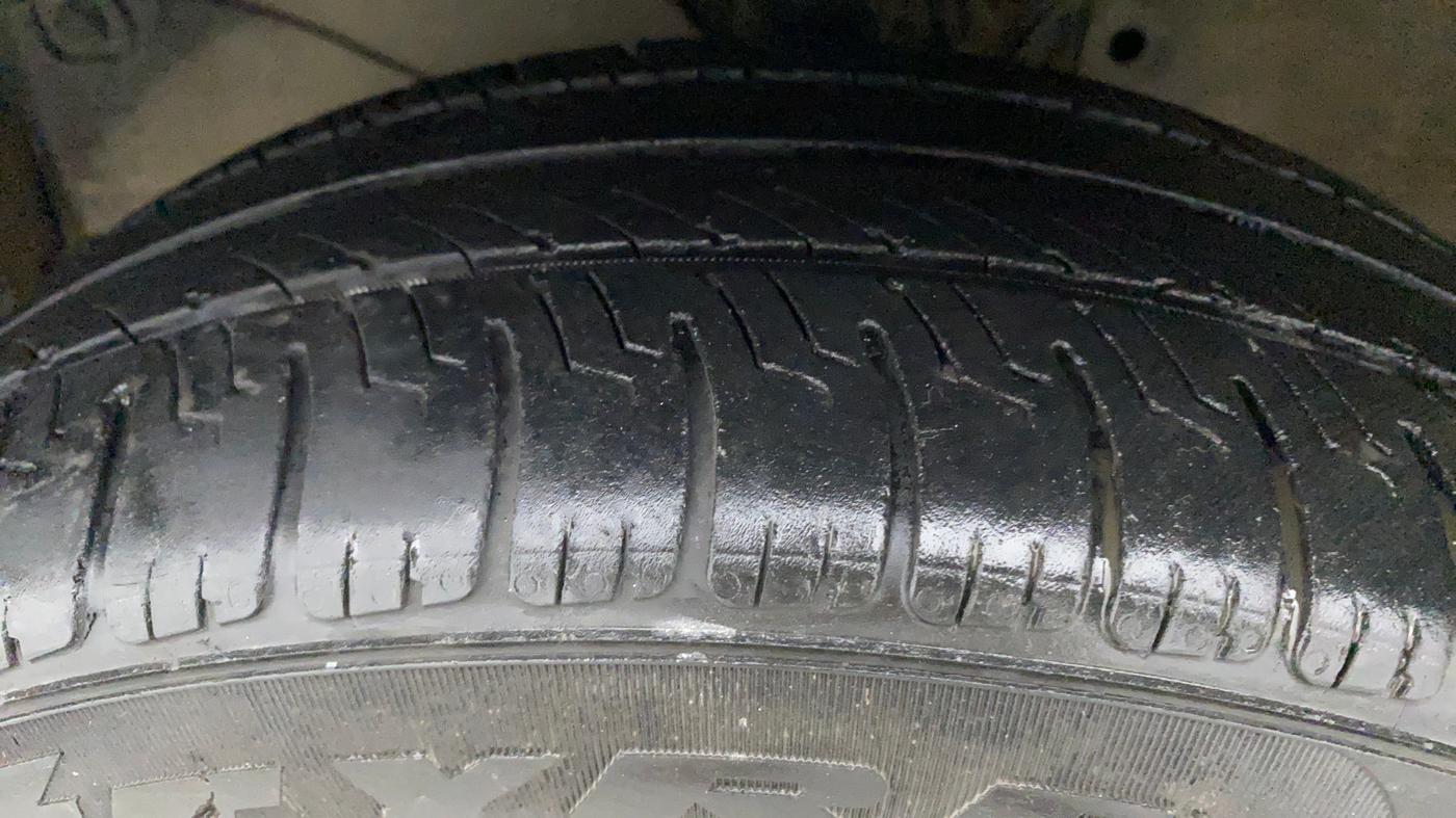 2016 Honda Amaze 1.2L I-VTEC VX AT, Petrol, Automatic, 71,242 km, Left Front Tyre Tread