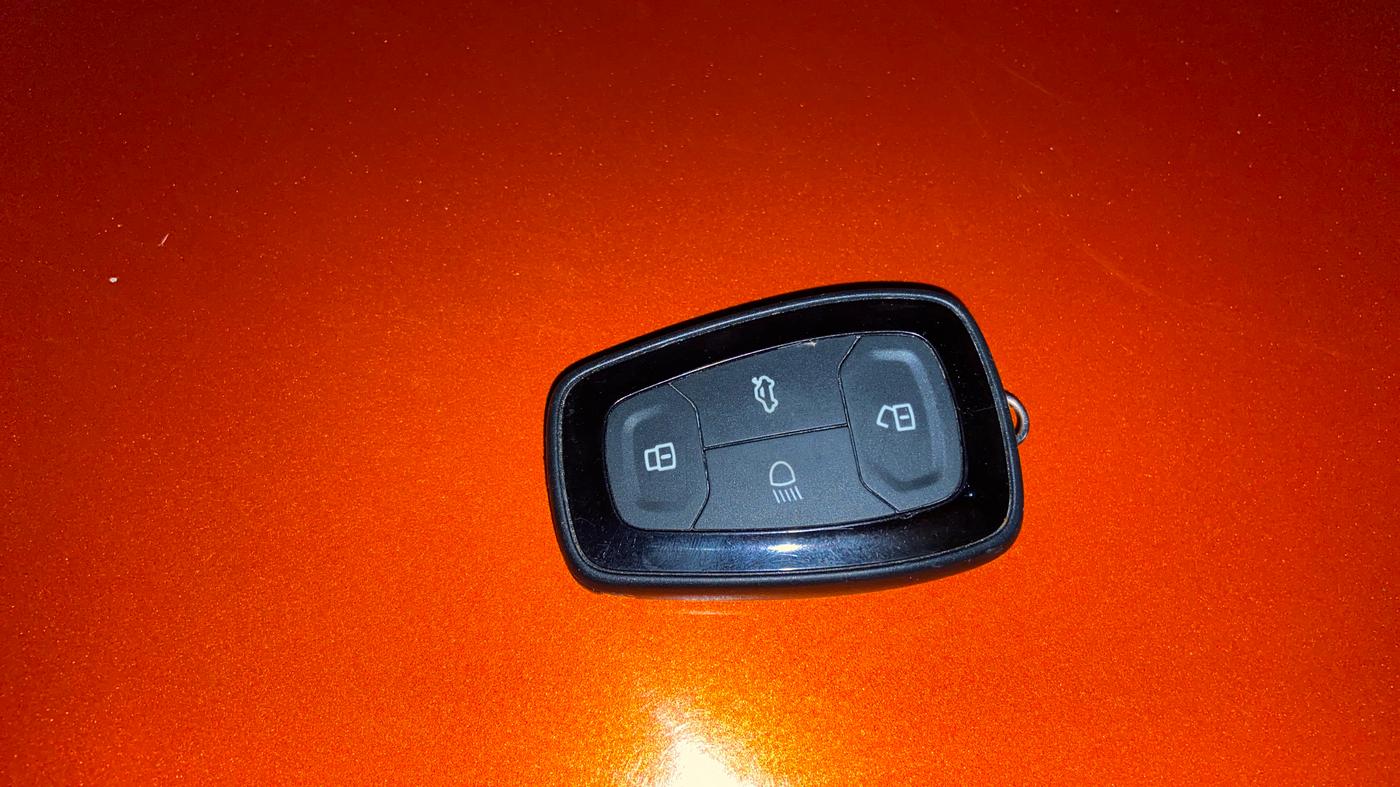 2022 Tata PUNCH CREATIVE  1.2 RTN DUAL TONE, Petrol, Manual, 72,621 km, Key Close Up