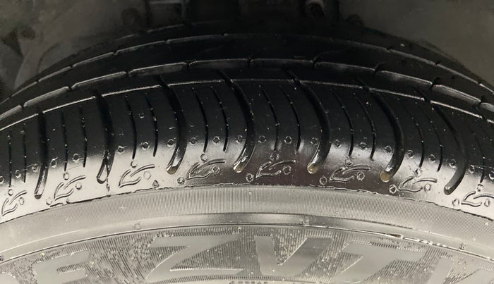 2010 Ford Figo 1.2 ZXI DURATEC, Petrol, Manual, 83,014 km, Left Front Tyre Tread