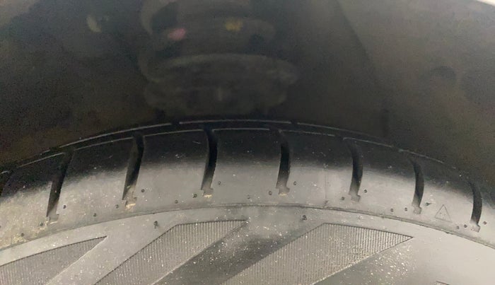 2016 Hyundai Grand i10 SPORTZ 1.2 KAPPA VTVT, Petrol, Manual, 77,525 km, Right Front Tyre Tread