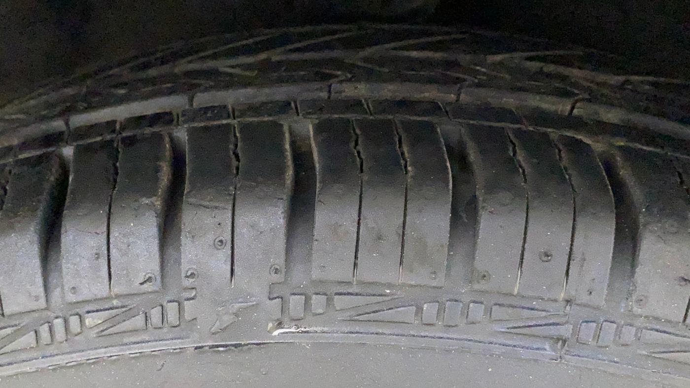 2010 Hyundai i10 MAGNA 1.2, Petrol, Manual, 40,594 km, Right Front Tyre Tread