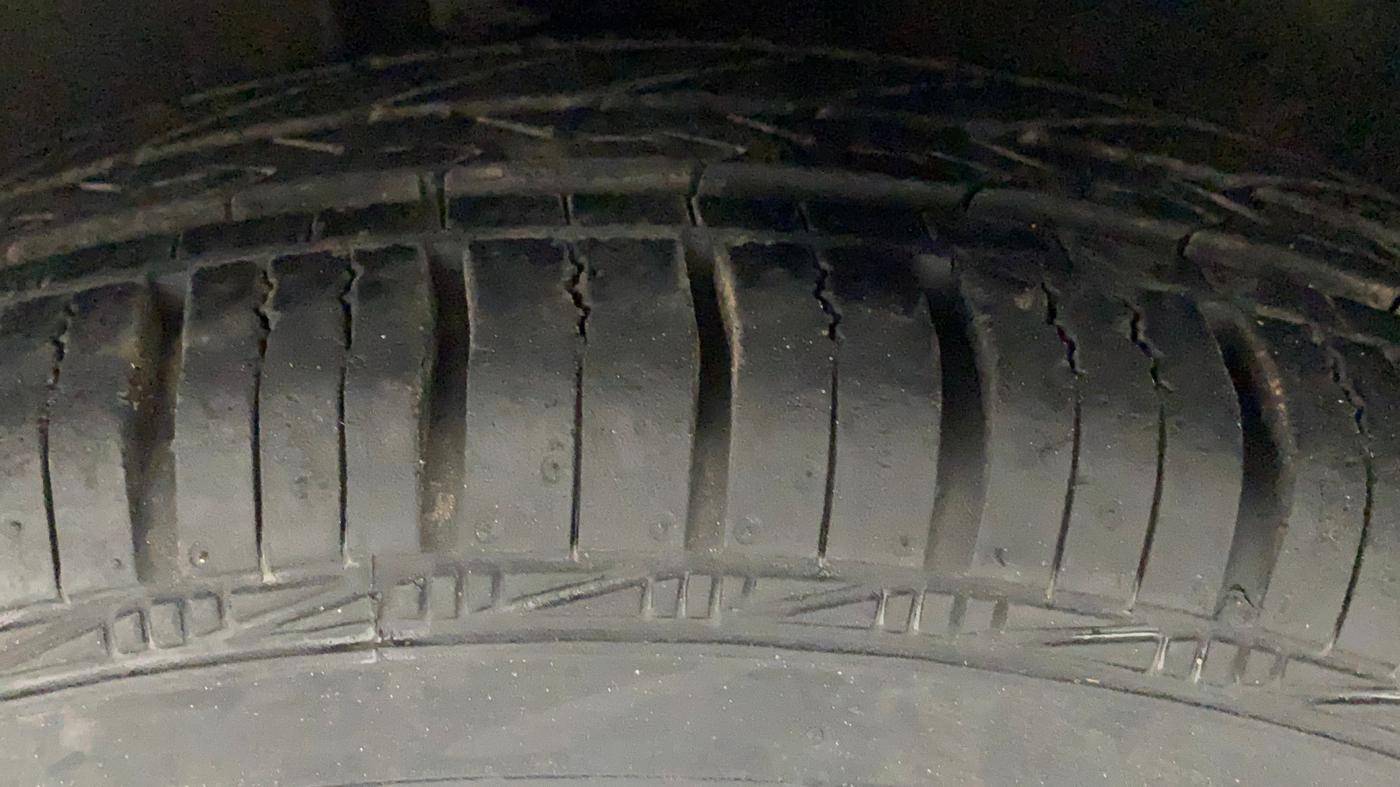 2010 Hyundai i10 MAGNA 1.2, Petrol, Manual, 40,594 km, Left Front Tyre Tread